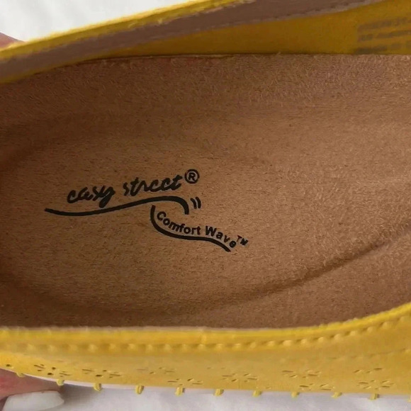 Easy Street size 11 flexible Comfort Athleisure
Slip Ons - Picture 6 of 6